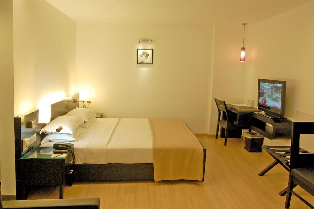 Comfort Inn Sunset Ahmedabad Exterior photo