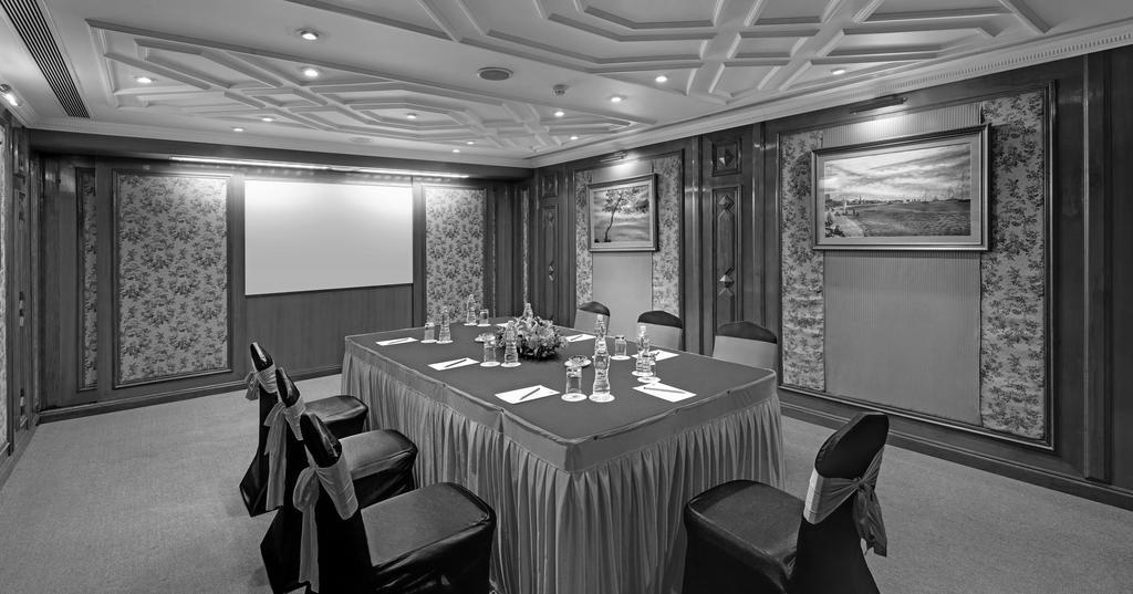 Comfort Inn Sunset Ahmedabad Exterior photo
