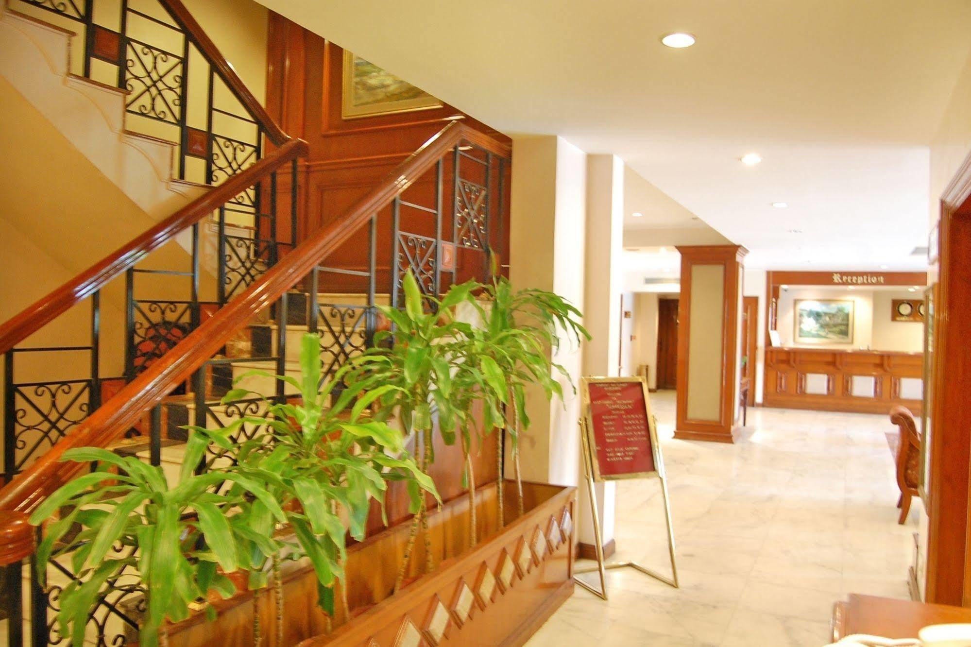 Comfort Inn Sunset Ahmedabad Exterior photo